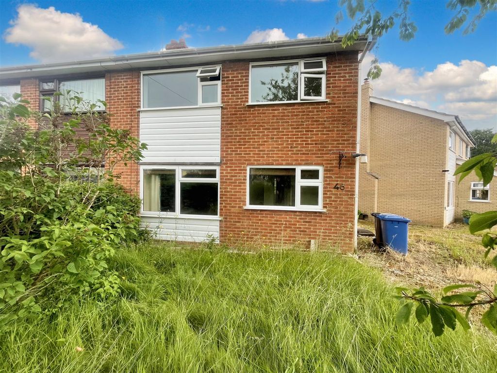 4 bed semidetached house to rent in Borrowdale Drive, Norwich NR1, £