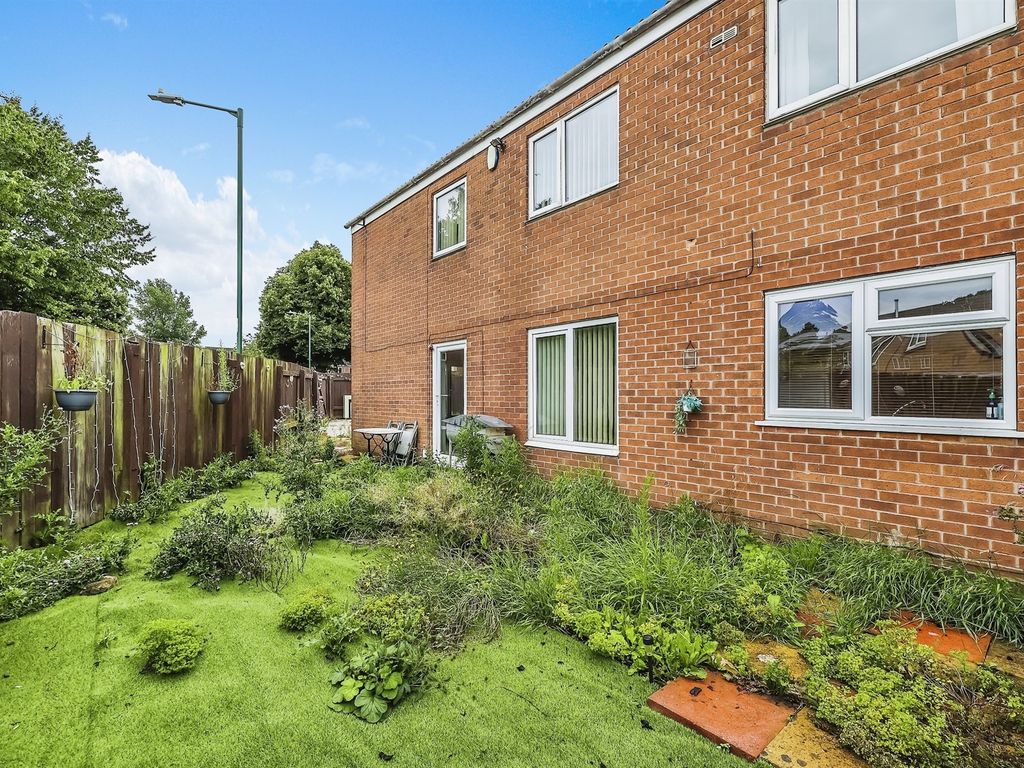 4 bed end terrace house for sale in Rosewood Gardens, Bulwell