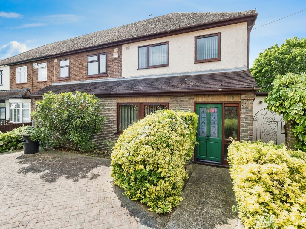 4 bed end terrace house for sale in Highfield Road, Romford RM5, £500,000 Zoopla