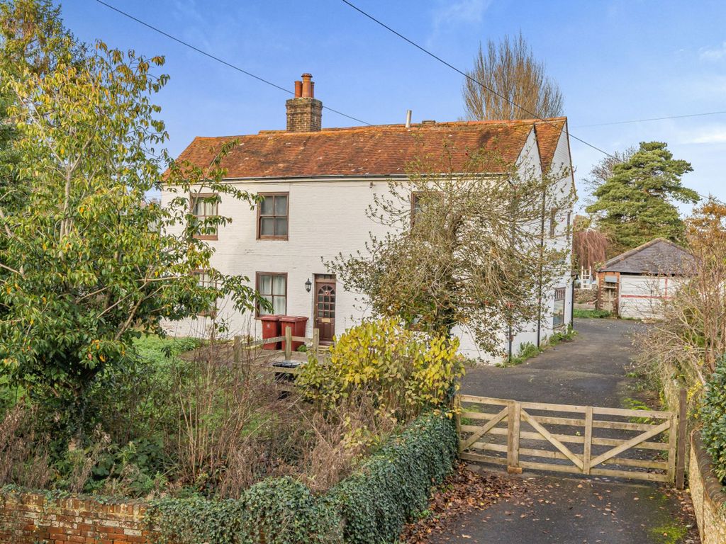 5 bed detached house for sale in Clay Lane, Chichester PO19, £600,000 Zoopla