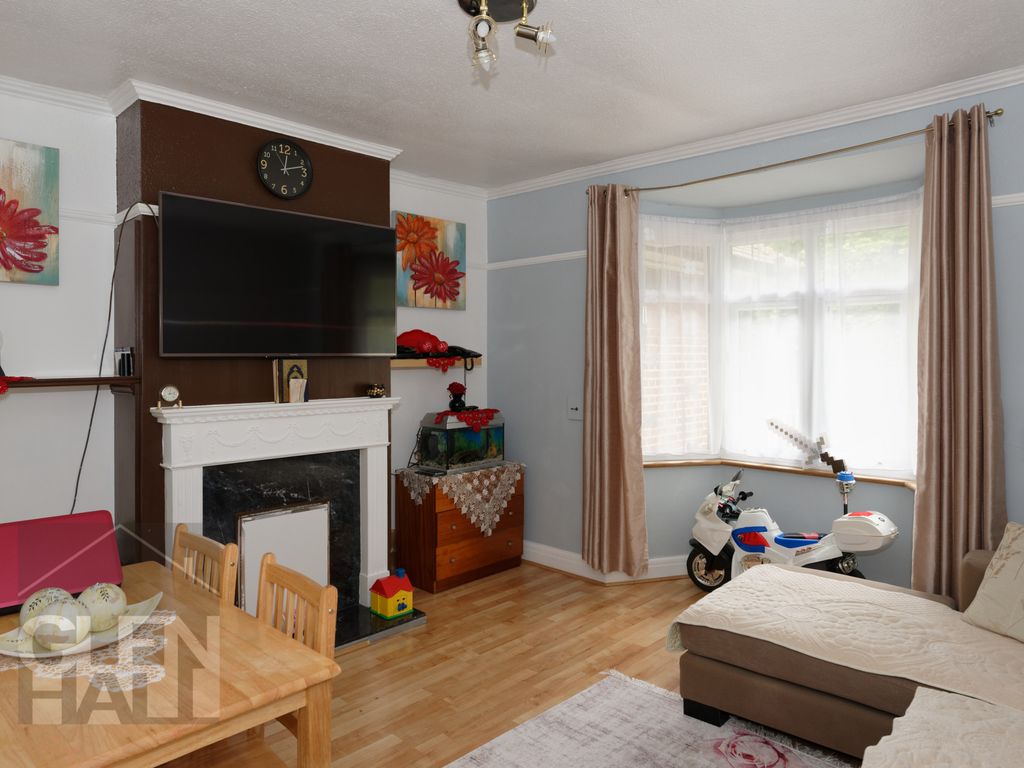 2 bed for sale in Upper Park Road, Arnos Grove, London N11