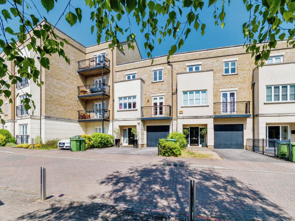 4 bed town house for sale in Providence Park, Southampton, Hampshire