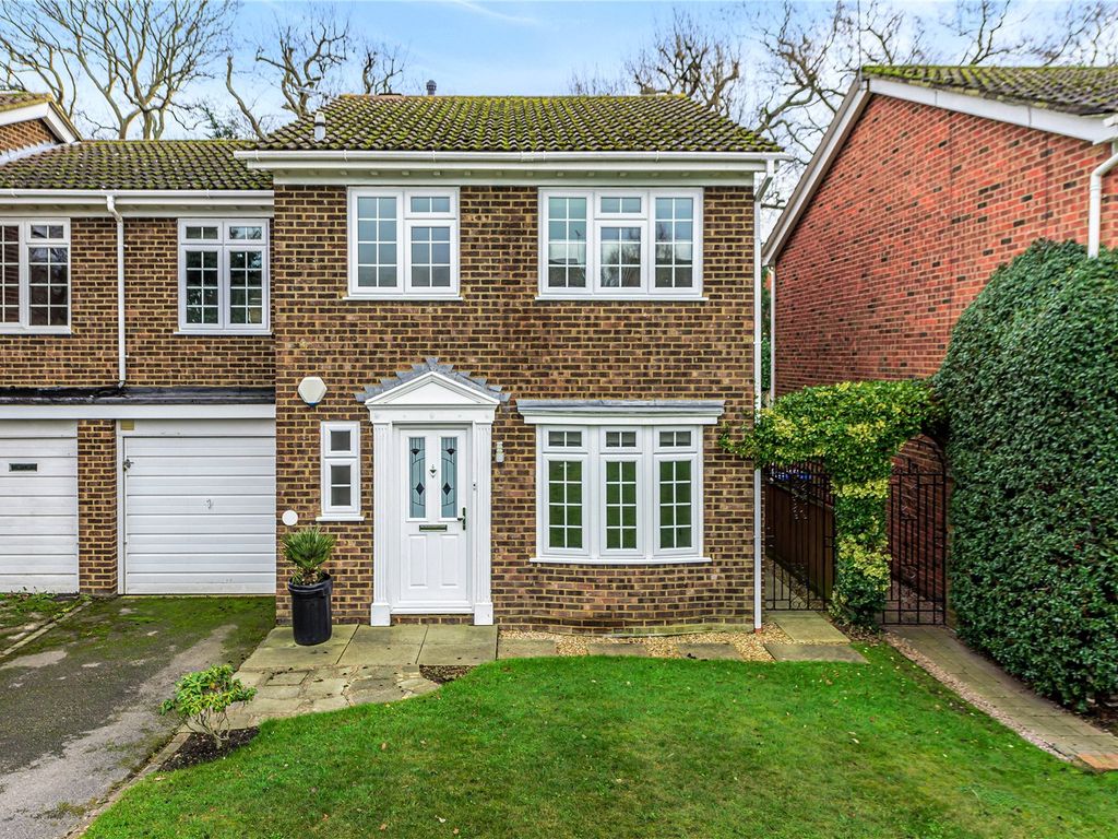 4 bed semidetached house for sale in Mayfield Gardens, WaltonOn