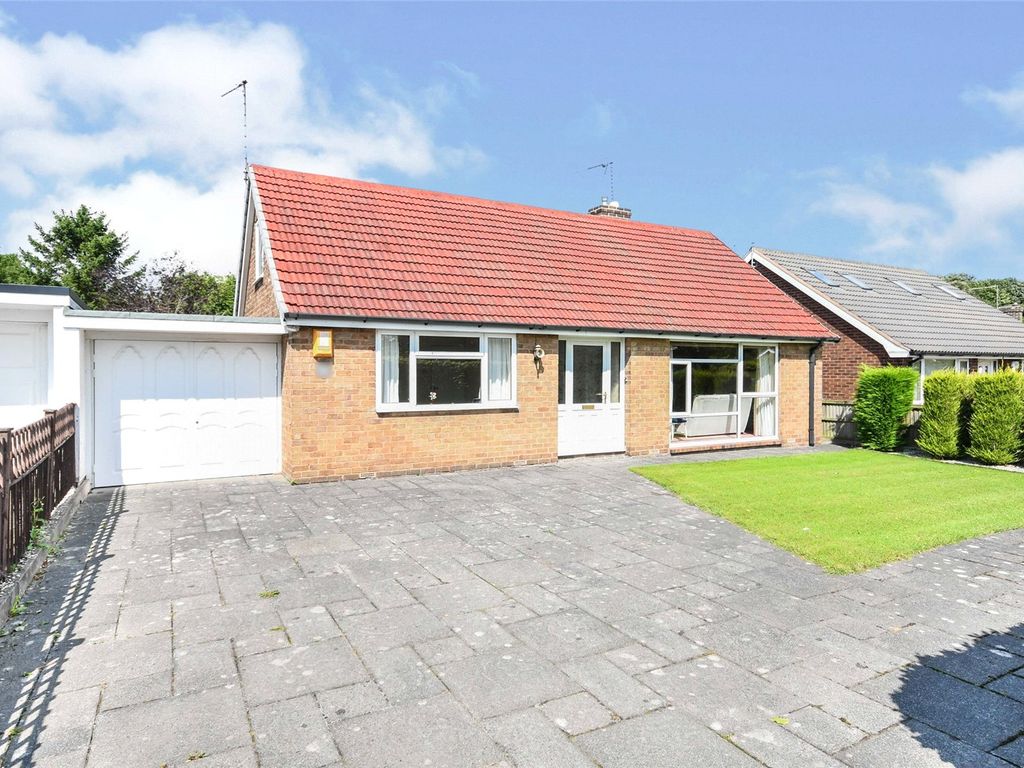 3 bed bungalow for sale in Harewood Crescent, Old Tupton, Chesterfield