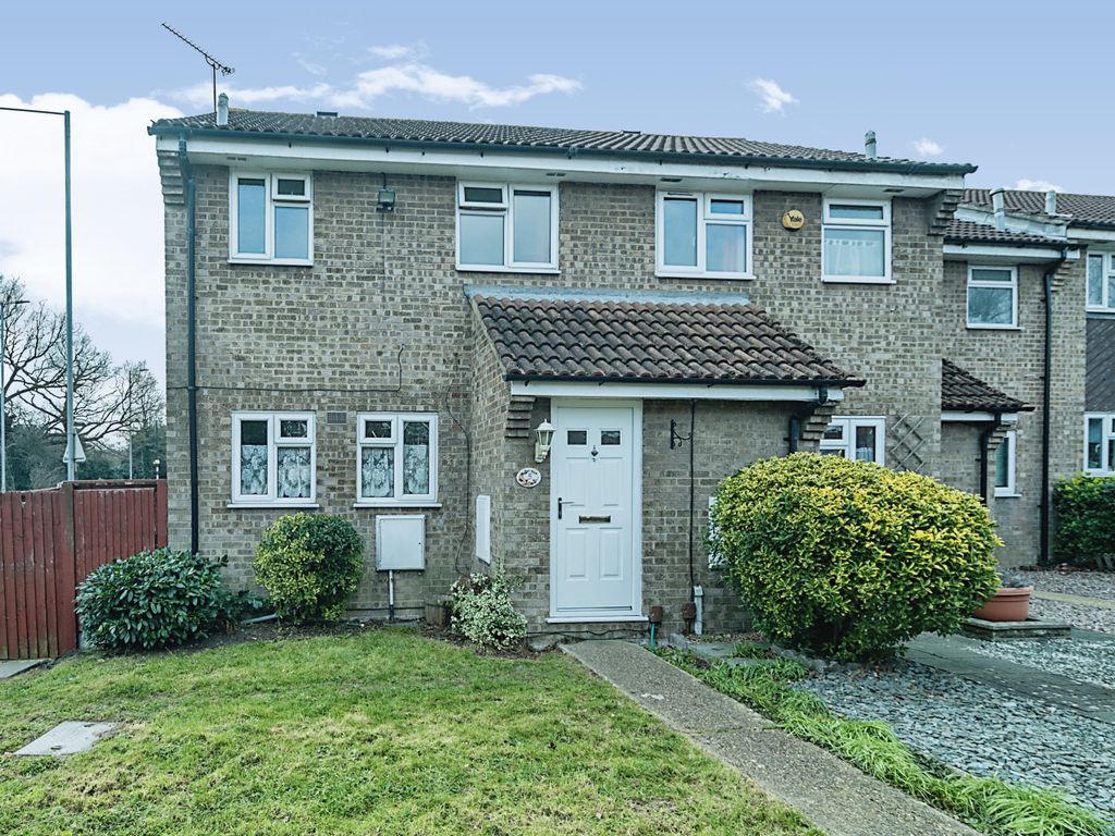 3 bed end terrace house for sale in Timberlog Lane, Basildon, Essex SS14, £225,000 Zoopla