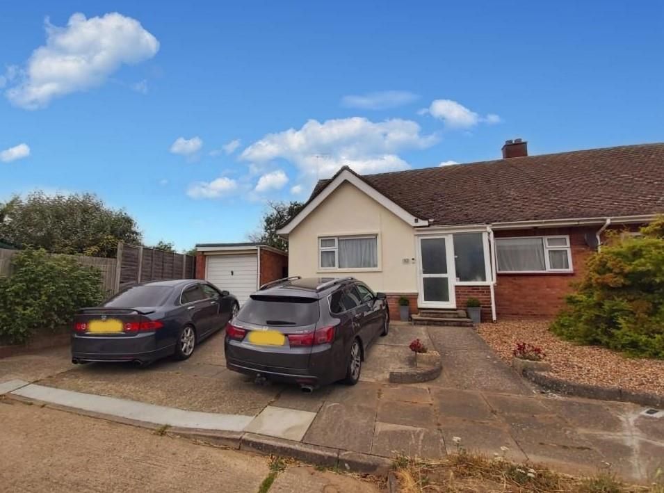 2 bed semidetached bungalow for sale in Bridport Avenue, Ipswich IP3
