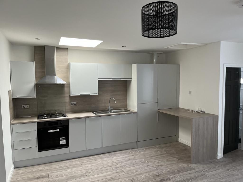 2 bed flat to rent in 74 John Street, Larkhall ML9, £850 pcm Zoopla