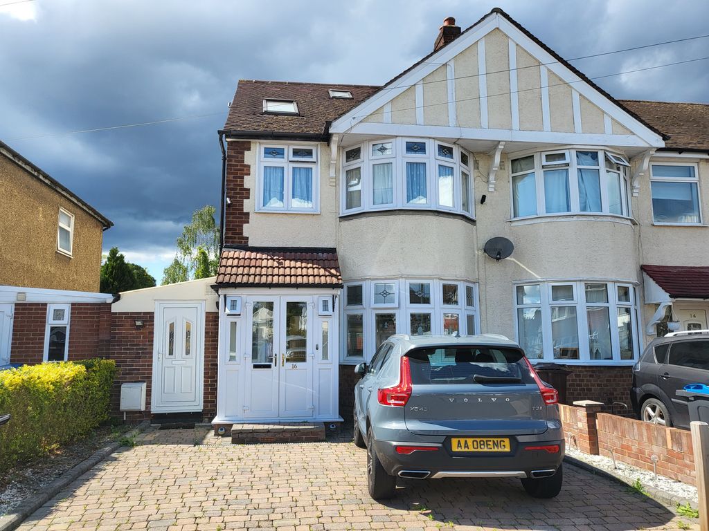 4 bed semidetached house for sale in Bramcote Avenue, Mitcham CR4 Zoopla