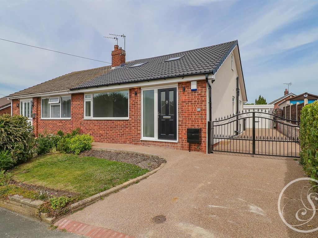 3 bed semidetached bungalow for sale in Templegate Avenue, Leeds LS15