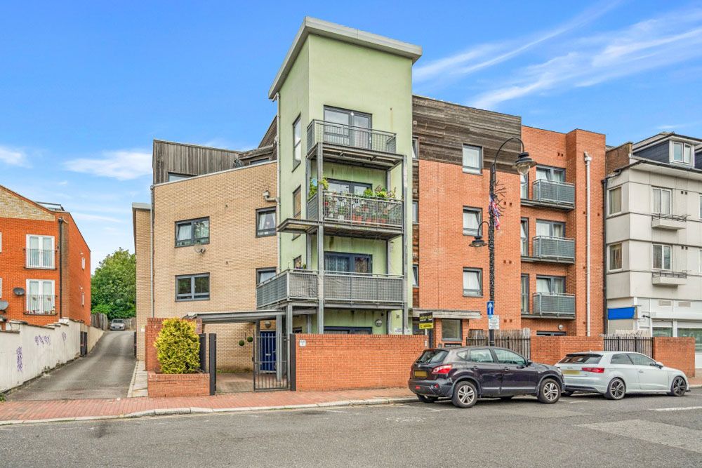 1 bed flat for sale in Headstone Drive, Wealdstone, Harrow HA3 Zoopla