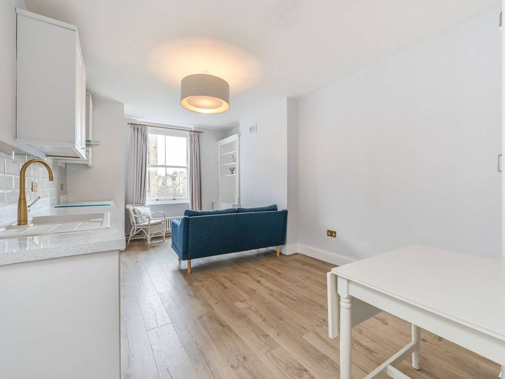 1 bed flat to rent in Chestnut Grove, Balham, London SW12, £1,950 pcm