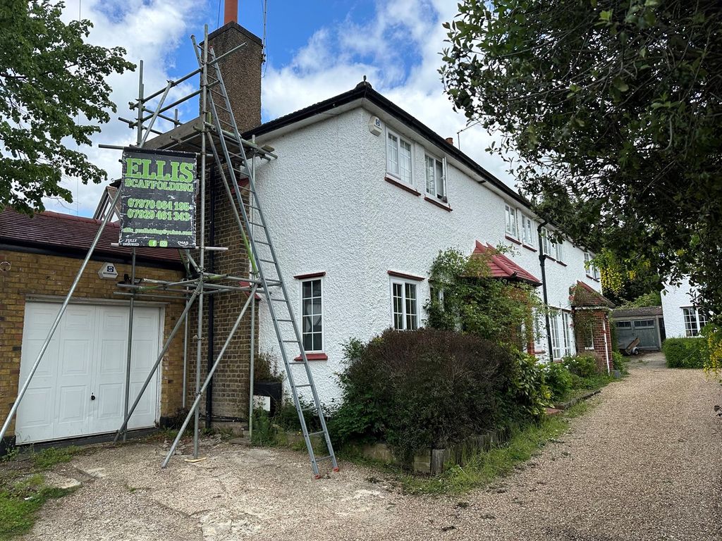 4 bed end terrace house for sale in Heath Drive, Potters Bar EN6 Zoopla