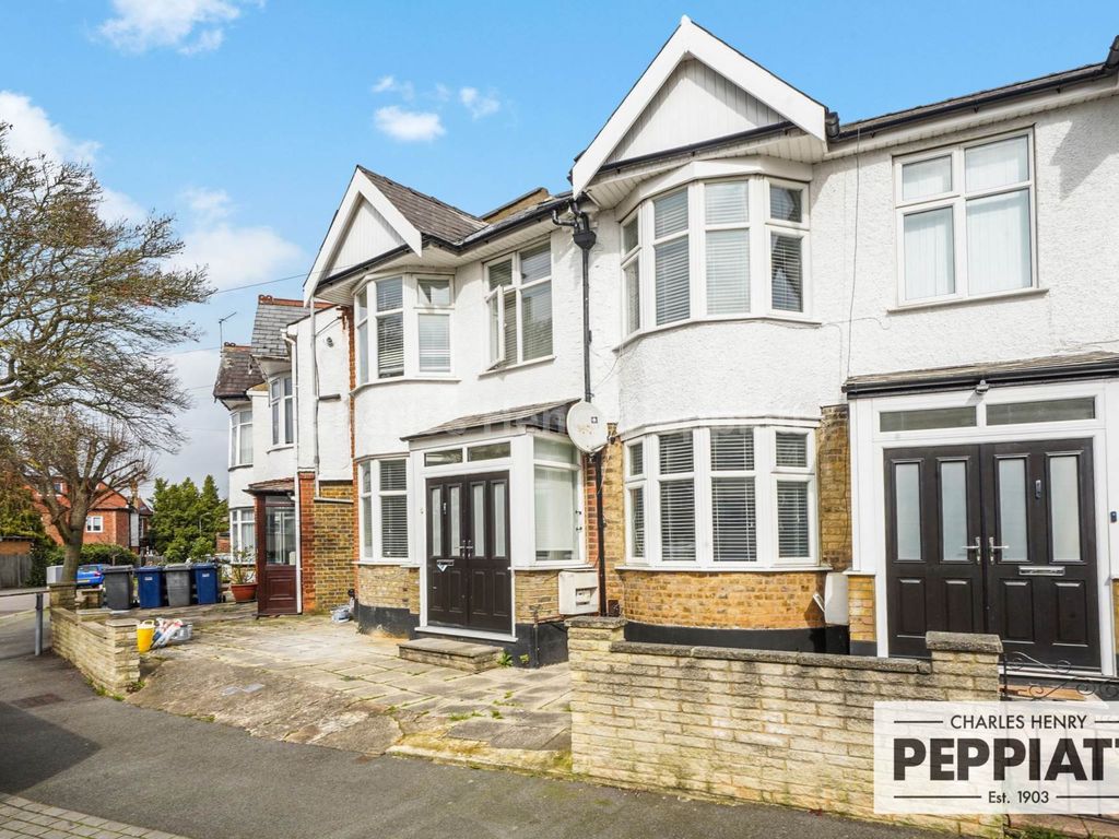 2 bed property to rent in Hutton Grove, Woodside Park N12, £2,350 pcm