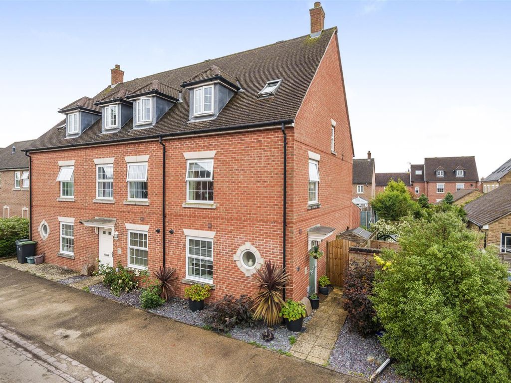 3 bed end terrace house for sale in Alner Road, Blandford Forum DT11