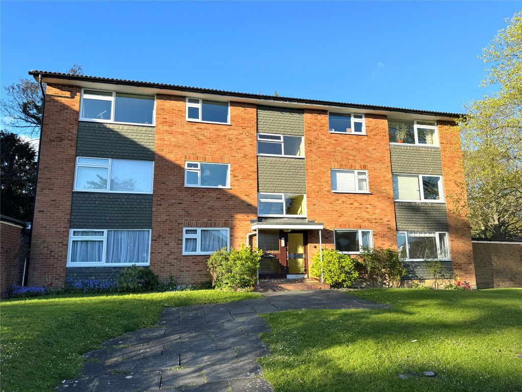 2 bed flat to rent in Oak House, Oakfield Drive, Reigate, Surrey RH2, £1,500 pcm Zoopla