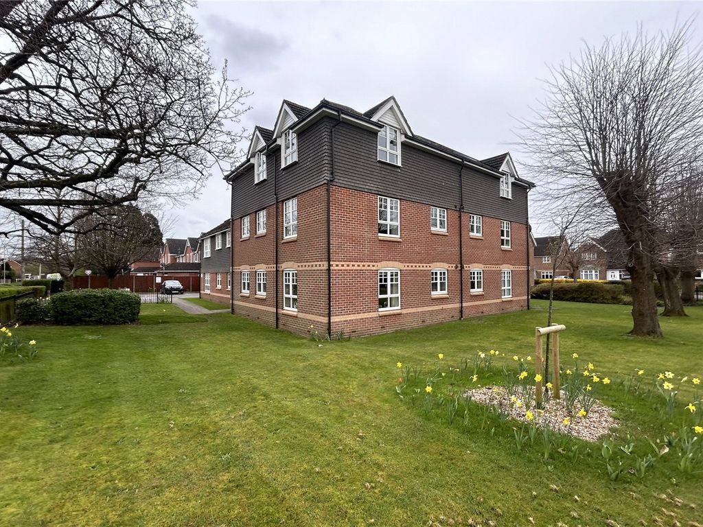2 bed flat for sale in Boxalls Lane, Aldershot GU11, £235,000 Zoopla