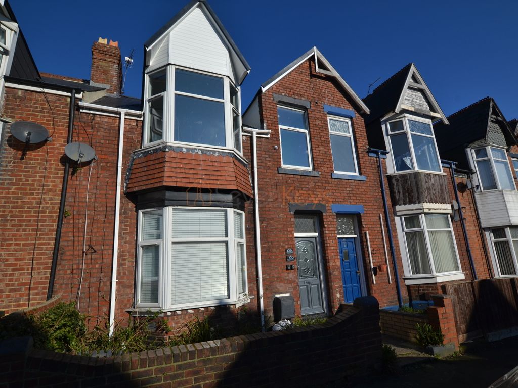 2 bed flat to rent in Cleveland Road, Sunderland, Tyne And Wear SR4, £