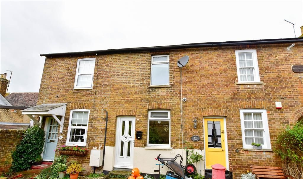 2 bed terraced house for sale in High Street, Eynsford, Kent DA4, £