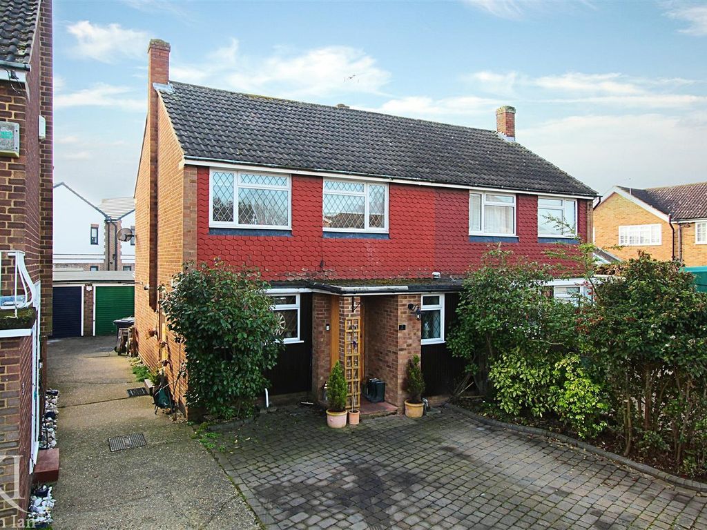3 bed semidetached house for sale in Paradise Close, Cheshunt, Waltham