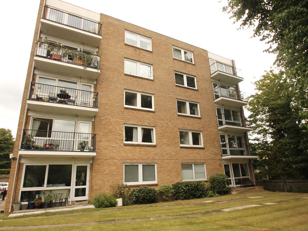 2 bed flat to rent in Hermitage Walk, South Woodford E18 Zoopla