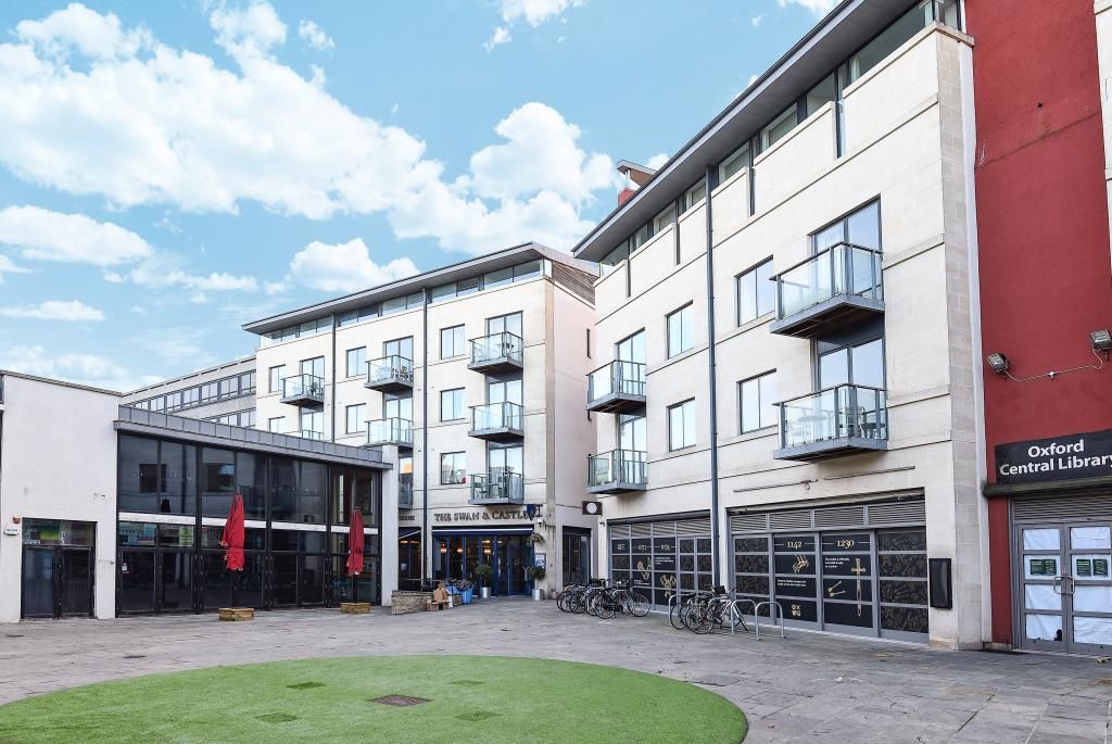 2 bed flat for sale in Oxford Castle, New Road, Oxford OX1, £650,000