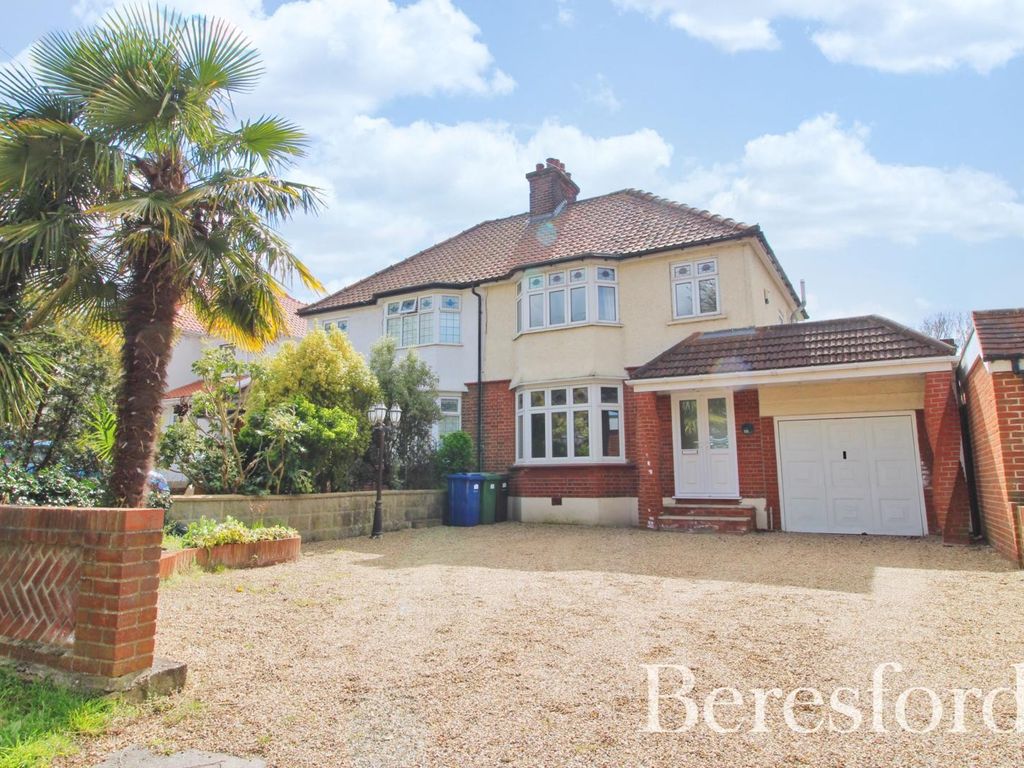 3 bed semidetached house for sale in Purfleet Road, Aveley, South