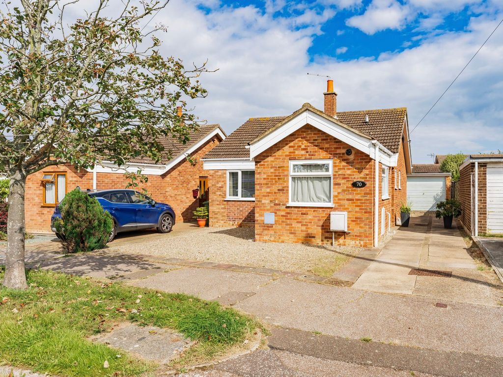 2 bed detached bungalow for sale in Cranesbill Road, Lowestoft NR33, £