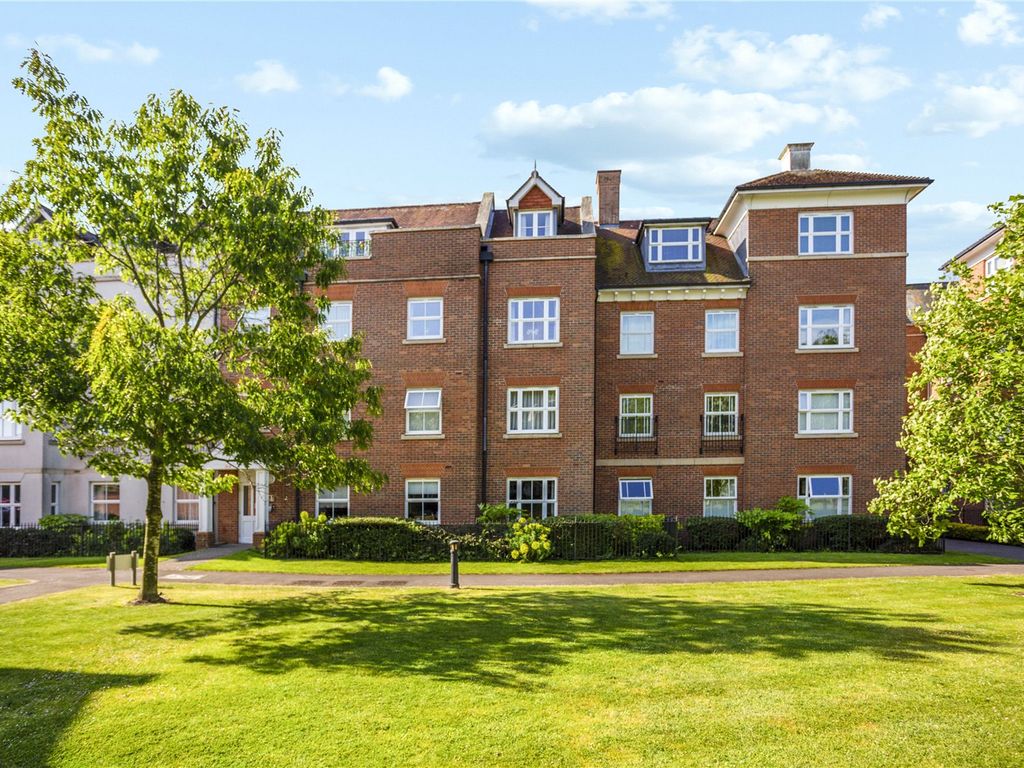 3 bed flat for sale in St. Agnes Place, Chichester PO19, £495,000 Zoopla