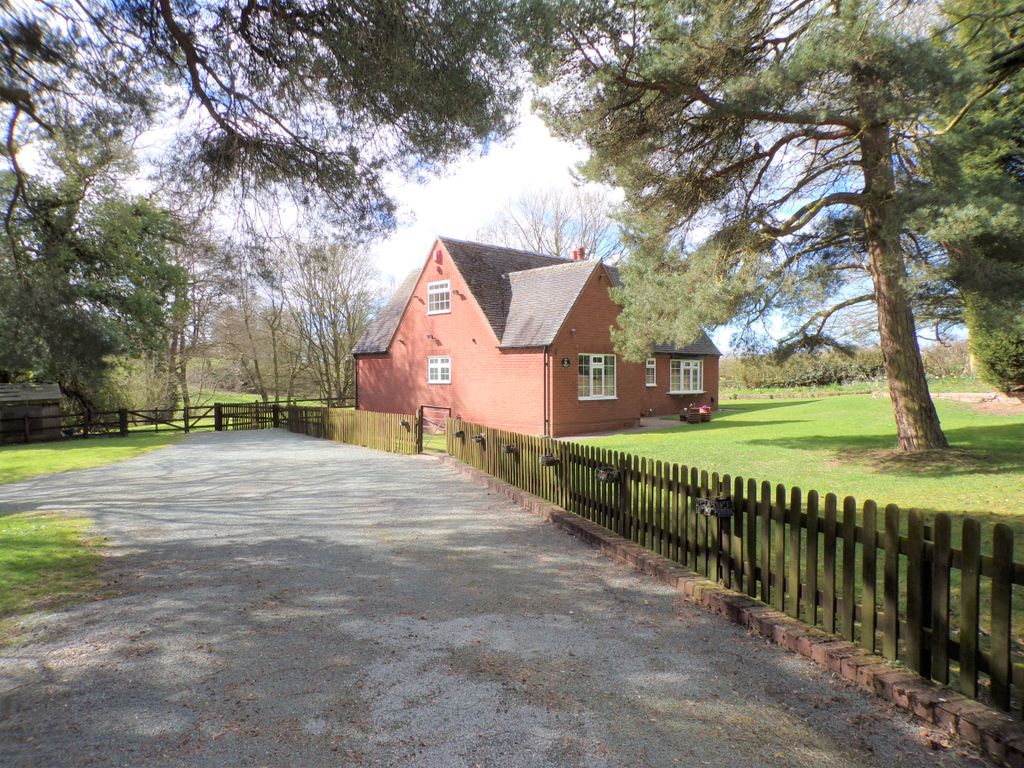 3 bed detached bungalow for sale in Stoneyford, Barton Under Needwood