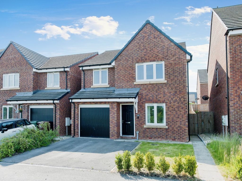 4 bed detached house to rent in Epsom Close, Castleford, West Yorkshire