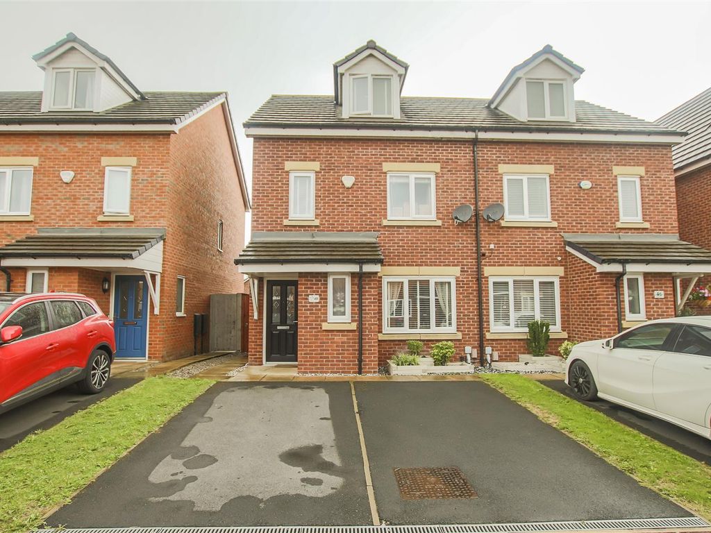 4 bed semidetached house for sale in Yarn Close, Worsley, Manchester