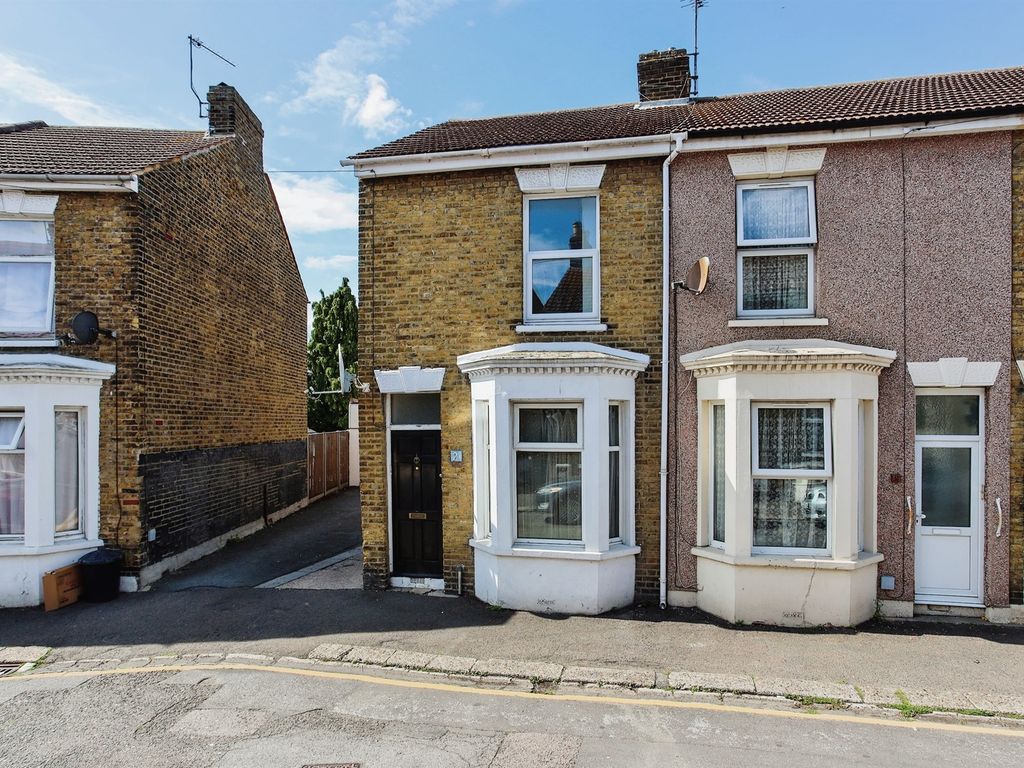 3 bed end terrace house for sale in Harris Road, Sheerness ME12, £