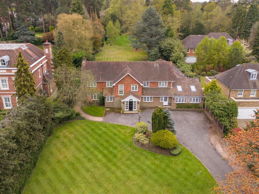 5 bed detached house to rent in Sunning Avenue, Sunningdale, Ascot SL5