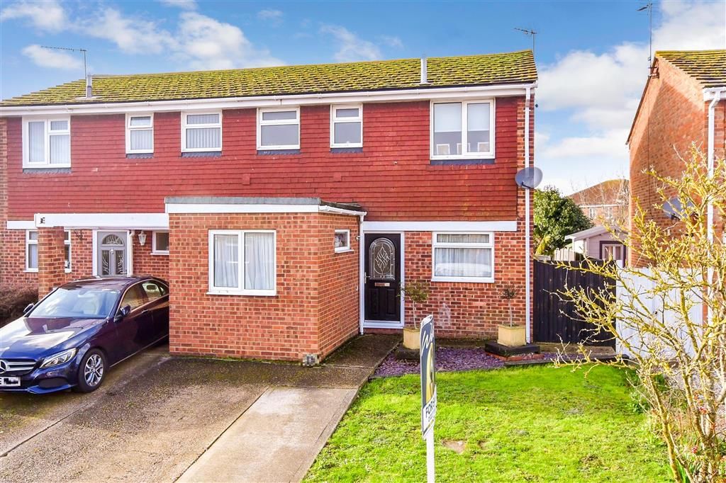3 bed semidetached house for sale in Wrentham Avenue, Greenhill, Herne