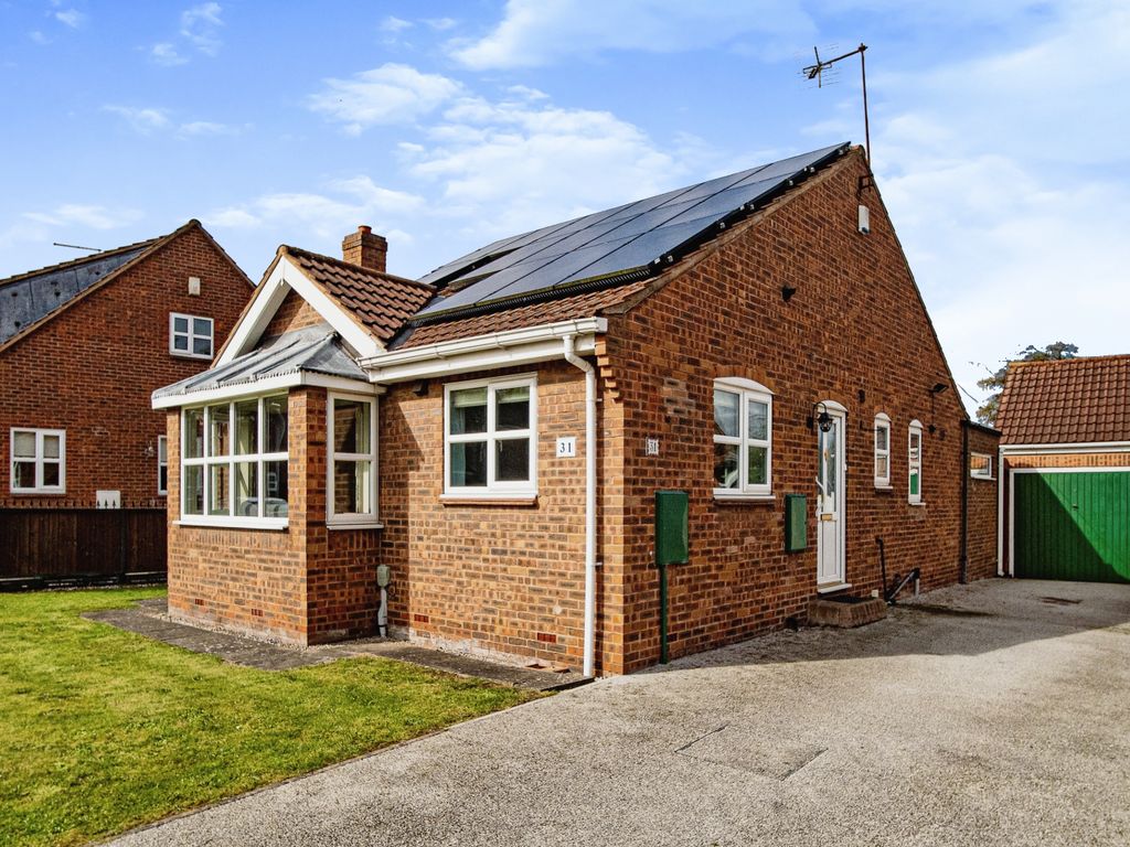 2 bed detached bungalow for sale in The Willows, Hessle HU13, £250,000 Zoopla