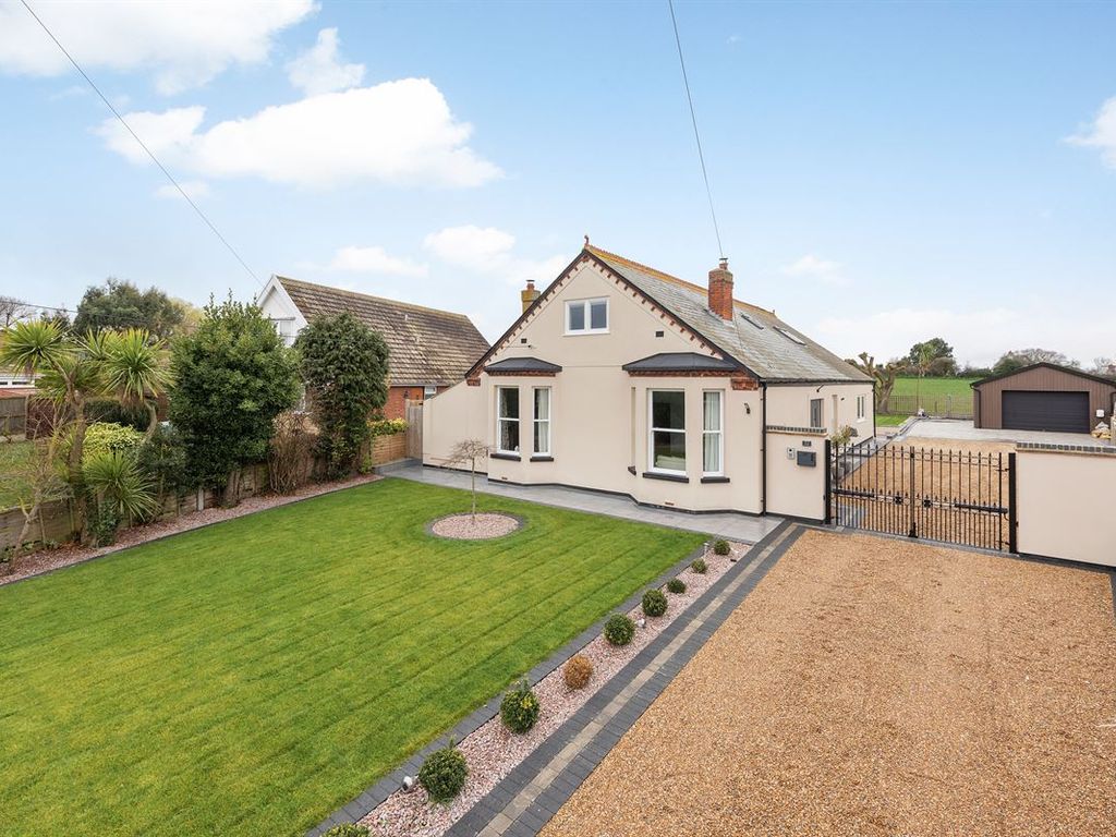 4 bed detached bungalow for sale in Clover Rise, Whitstable CT5 Zoopla