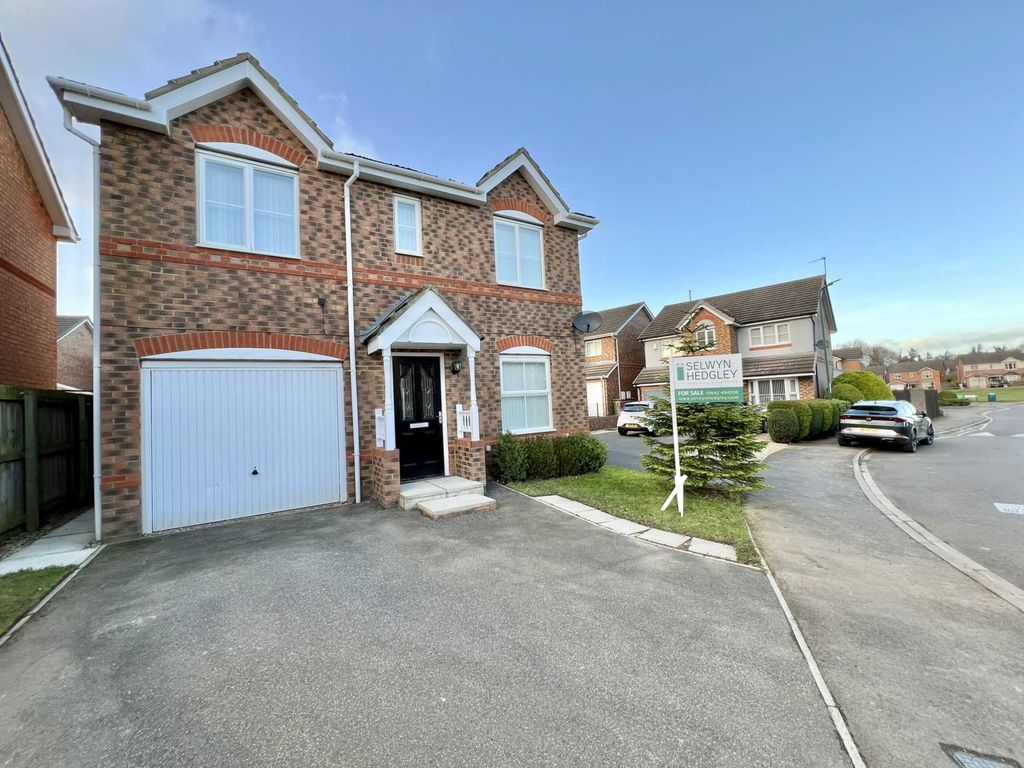 4 bed semidetached house for sale in Applethwaite Gardens, Saltburn By