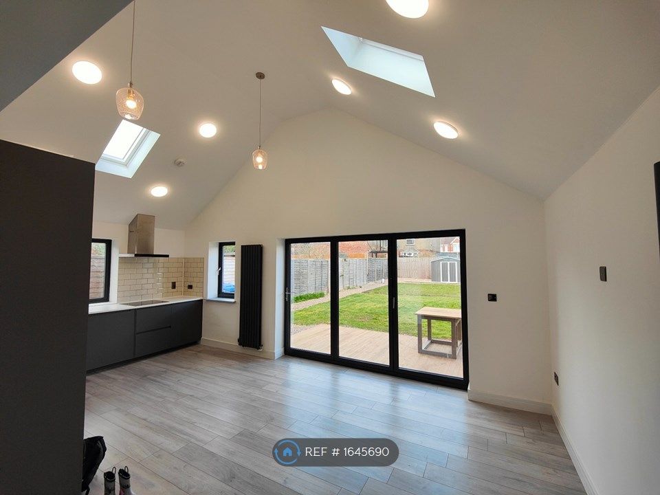 4 bed bungalow to rent in Beatrice Road, Kettering NN16 Zoopla