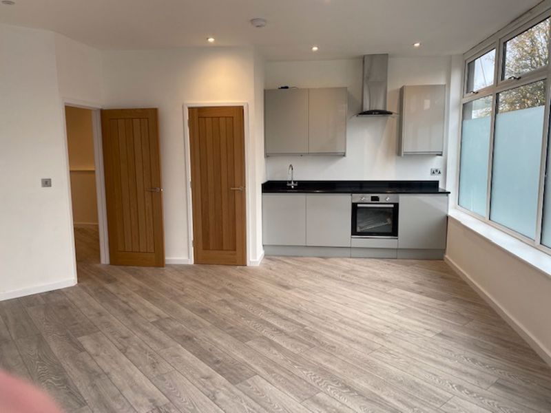 1 bed flat for sale in Walton Road, West Molesey KT8, £195,000 Zoopla