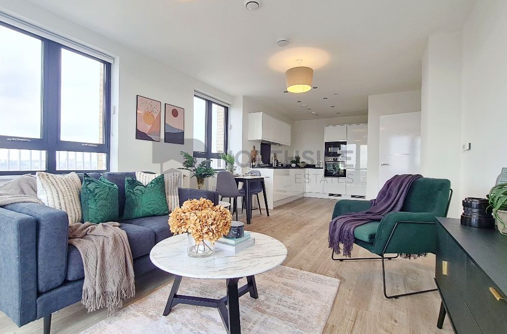 1 bed flat to rent in Viscount House, Lakeside Drive, London NW10, £