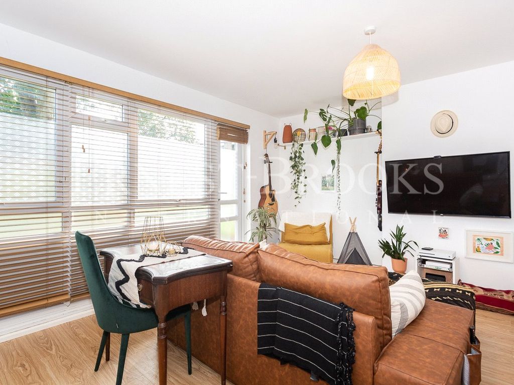 1 bed flat to rent in Midhurst House, Salmon Lane, Limehouse E14, £