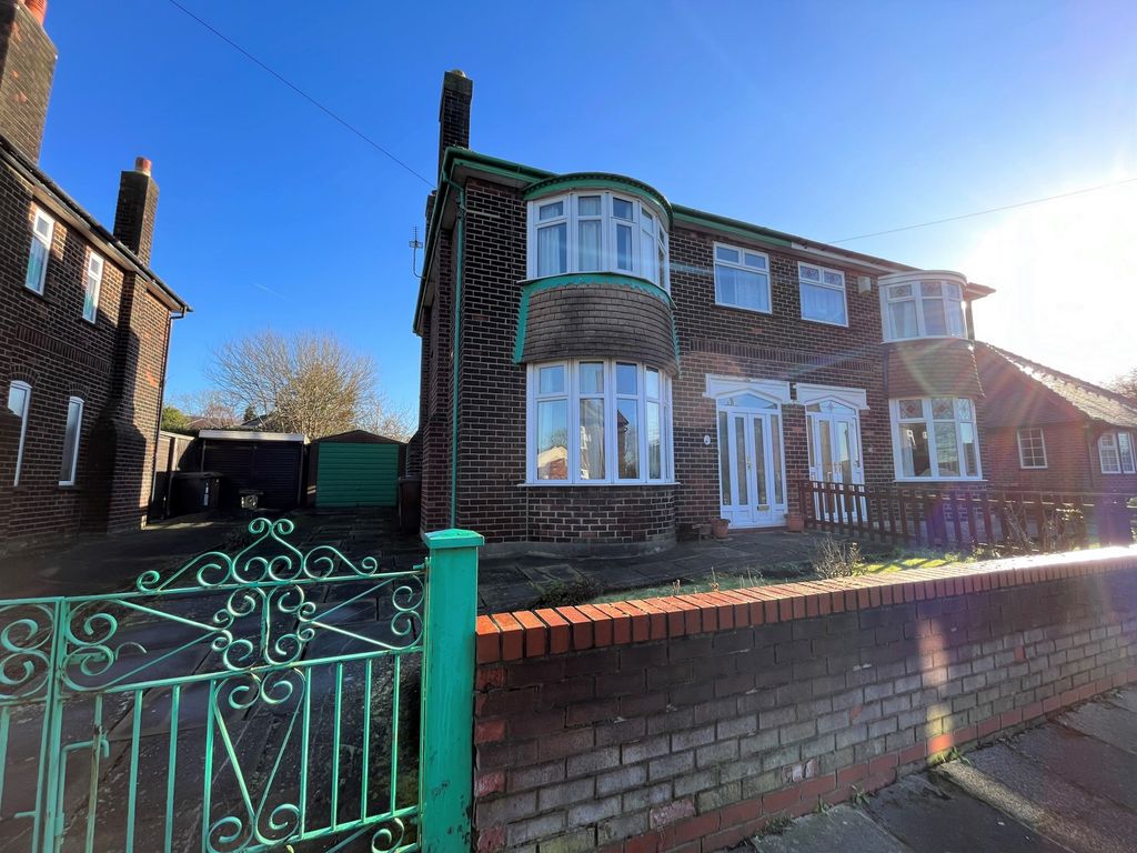 3 bed semidetached house for sale in Sunningdale Road, Haughton Green