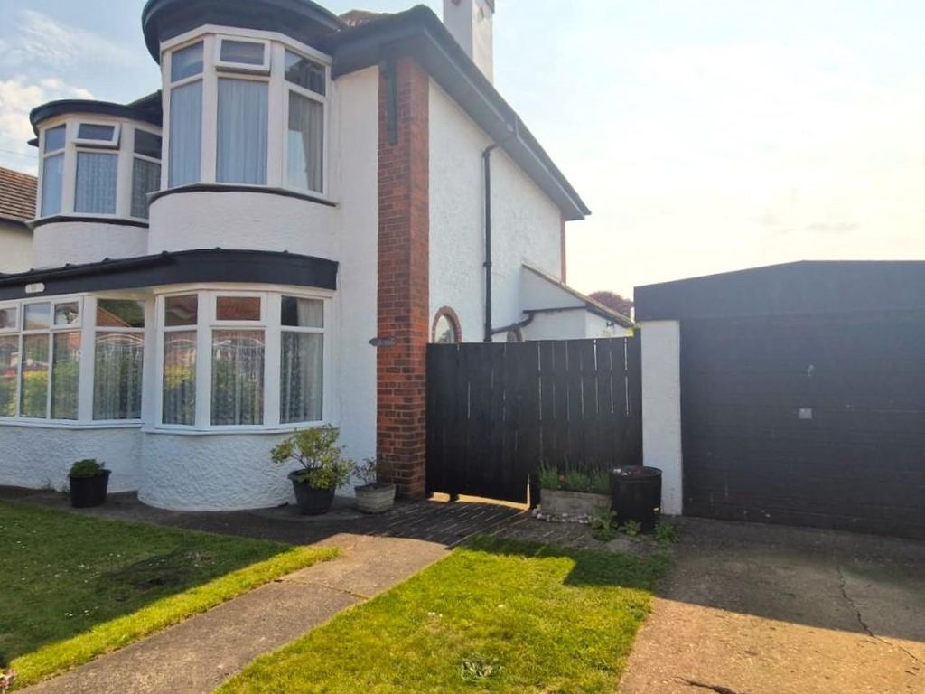 3 bed detached bungalow for sale in Chrystals Road, Hornsea HU18 Zoopla