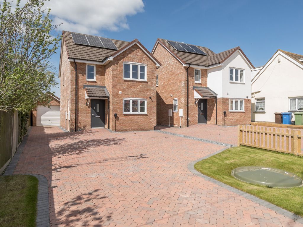 3 bed detached house for sale in Scocles Road, Minster On Sea