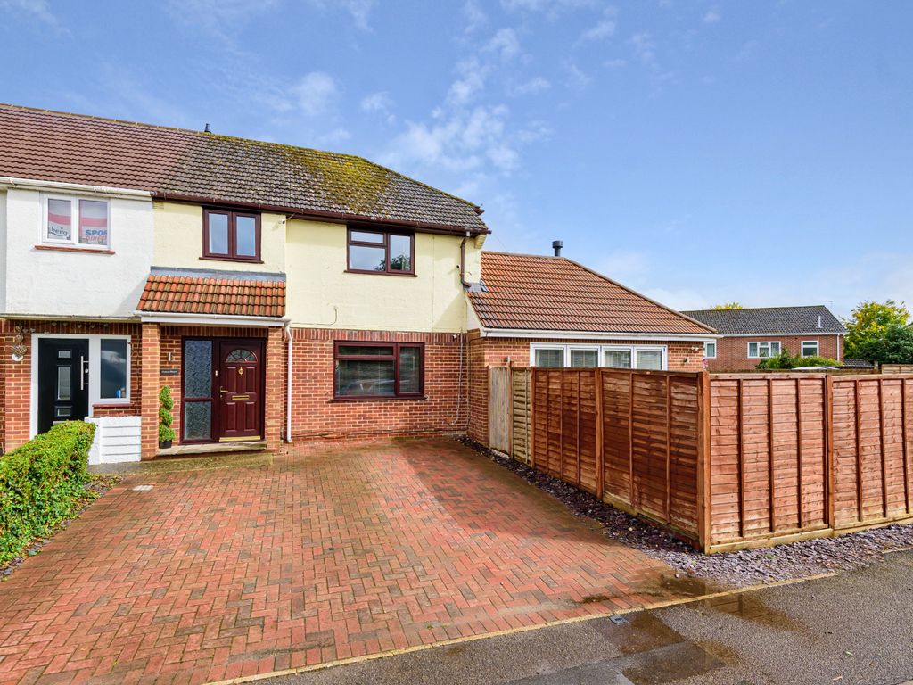 3 bed semidetached house for sale in Harrow Way, Andover SP10 Zoopla