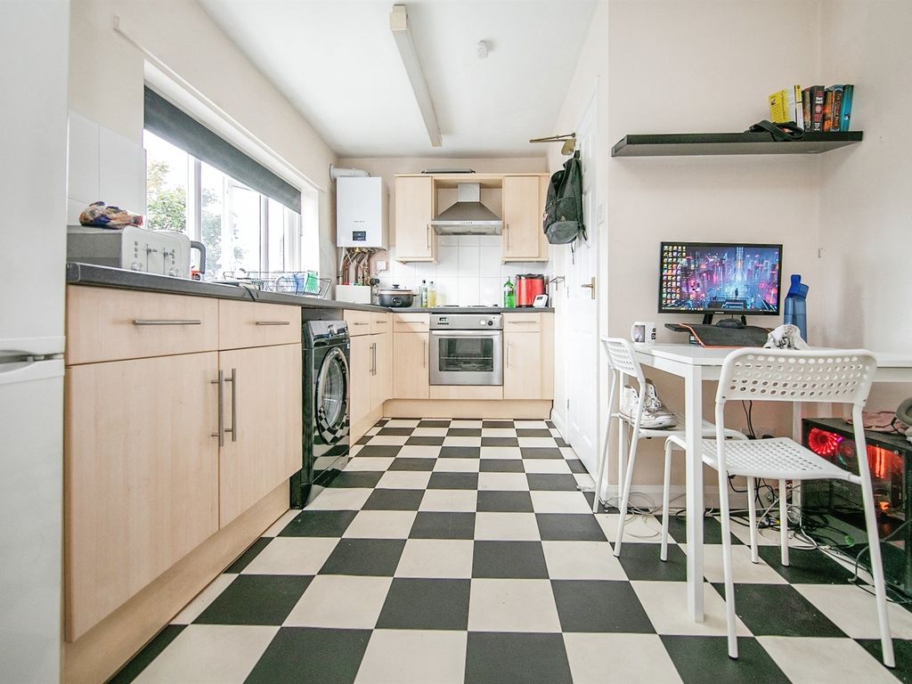 2 bed flat for sale in Cauldwell Hall Road, Ipswich IP4, £125,000 Zoopla