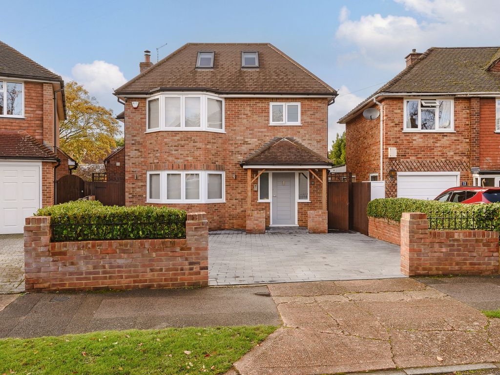 5 bed detached house for sale in Harefield, Hinchley Wood KT10 Zoopla