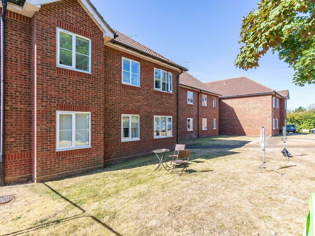 2 bed flat for sale in The Brow, Watford, Hertfordshire WD25 Zoopla