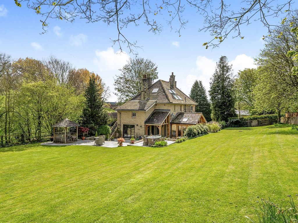 5 bed detached house for sale in Highfield Lane, Farnham HG5, £