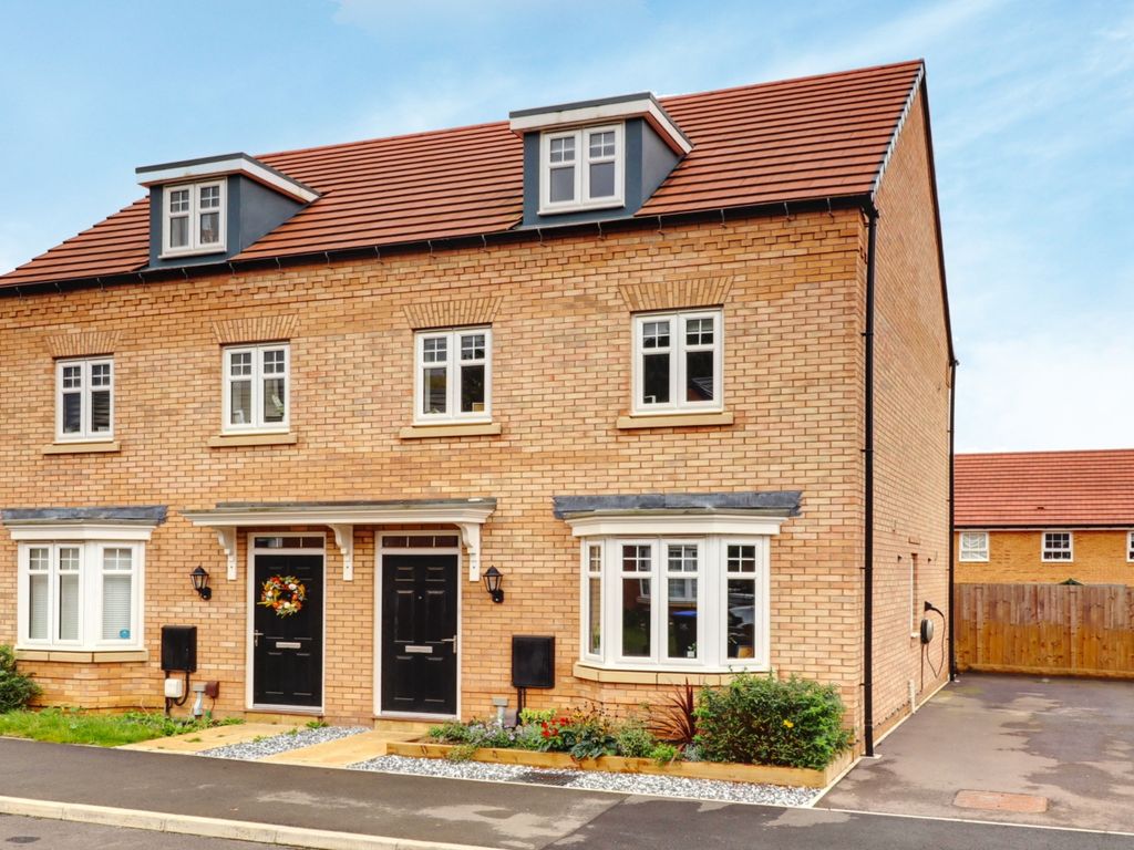 3 bed semidetached house for sale in Thompson Way, Moulton